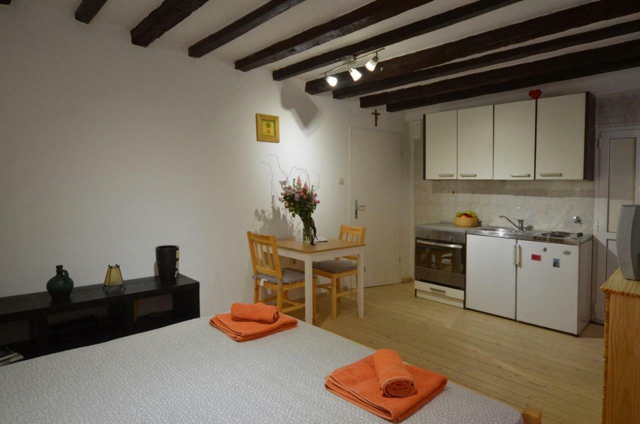 Apartman 18 *